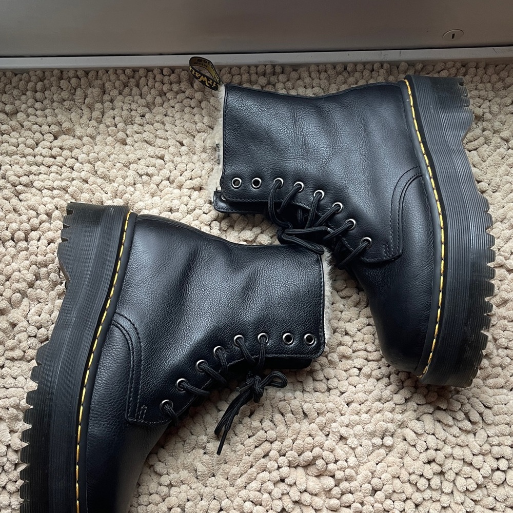 Dr. Martens Jadon faux fur lined platform boots - Picture 5 of 6